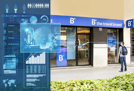 Proyecto de cartelería digital de B the Travel Brand