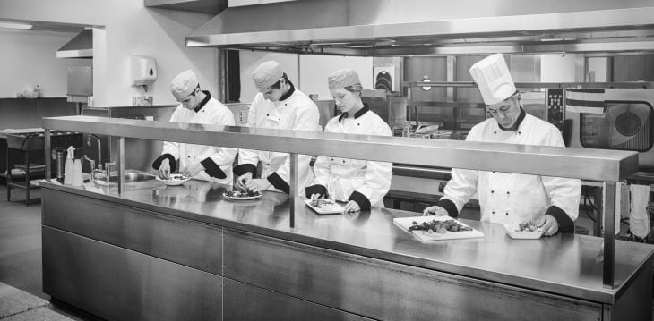 chefs preparando platos cocinav3